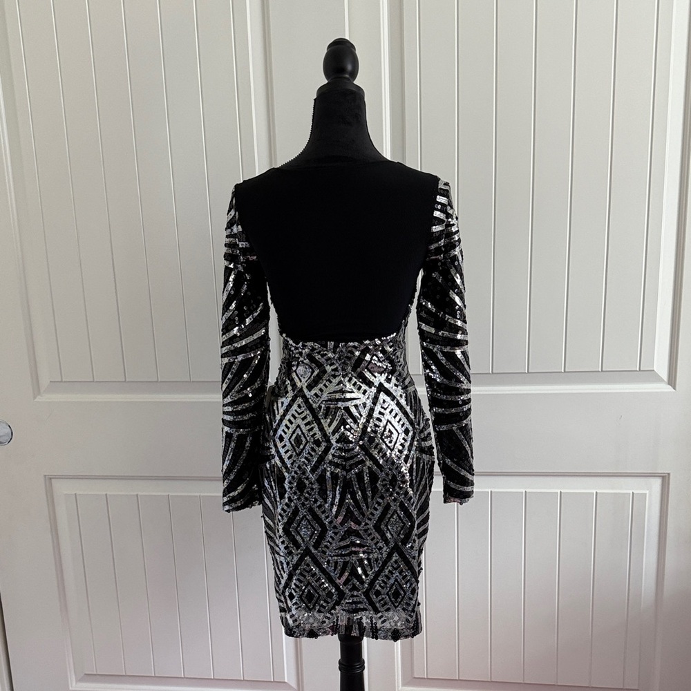 VENUS Black and Silver Long Sleeve Sequin Dress - Picture 4 of 12
